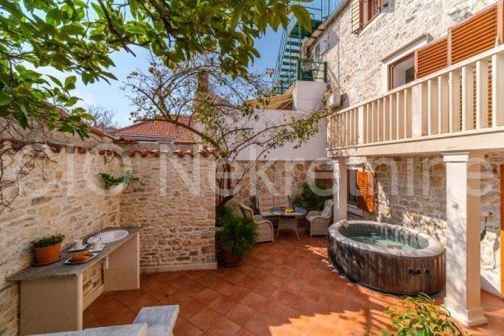 Terraced house, Sale, Sutivan, Sutivan