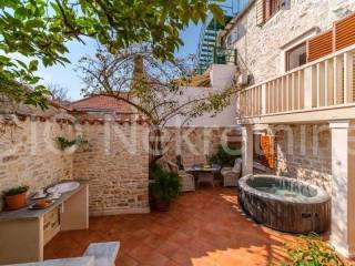 Terraced house, Sale, Sutivan, Sutivan