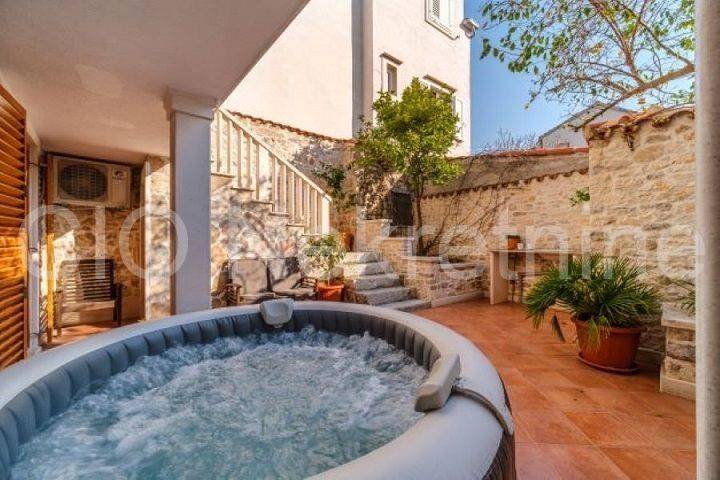 Terraced house, Sale, Sutivan, Sutivan