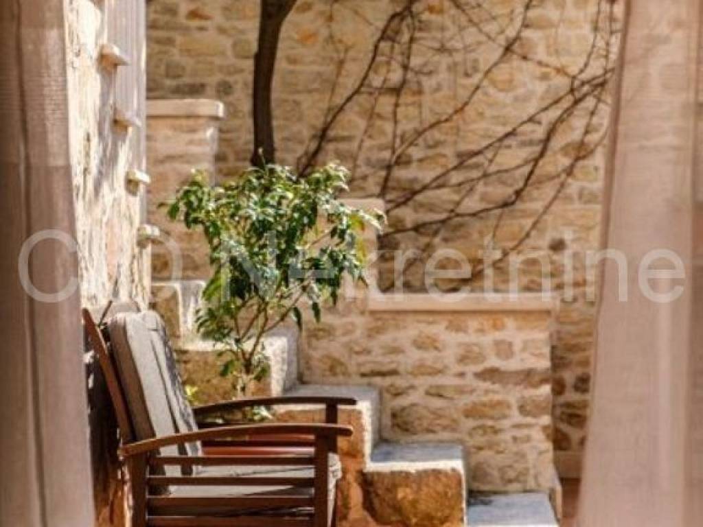 Terraced house, Sale, Sutivan, Sutivan