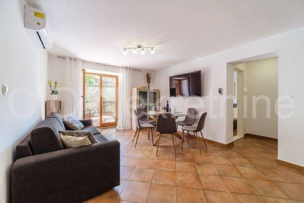 Terraced house, Sale, Sutivan, Sutivan