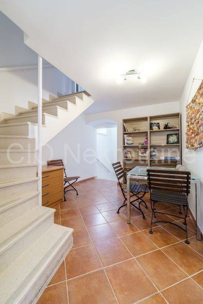 Terraced house, Sale, Sutivan, Sutivan