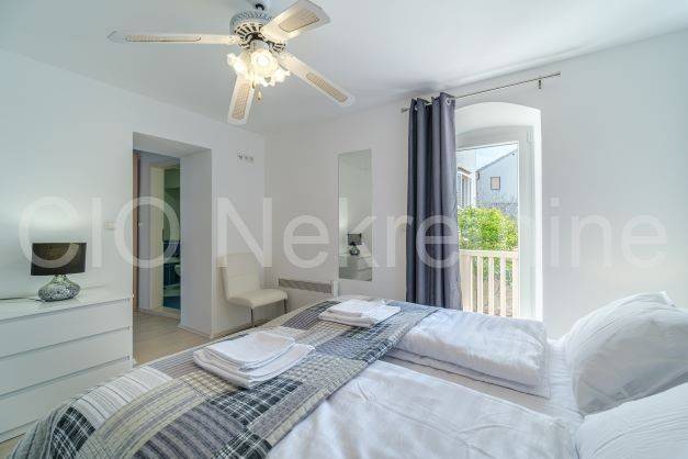 Terraced house, Sale, Sutivan, Sutivan