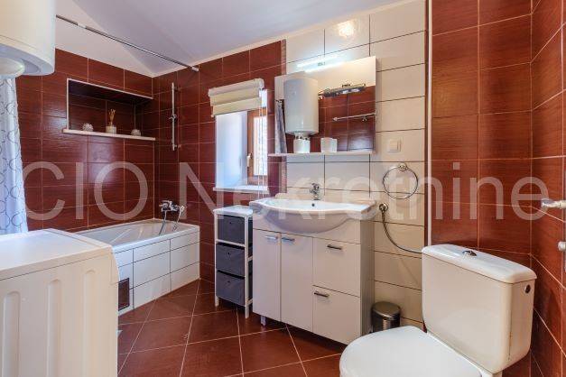 Terraced house, Sale, Sutivan, Sutivan
