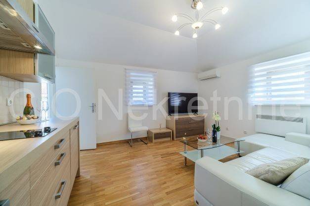 Terraced house, Sale, Sutivan, Sutivan