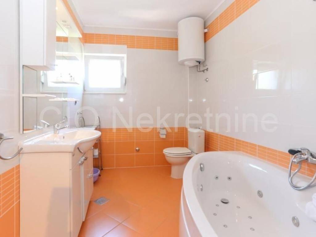 Flat in a building, Sale, Seget, Seget Donji