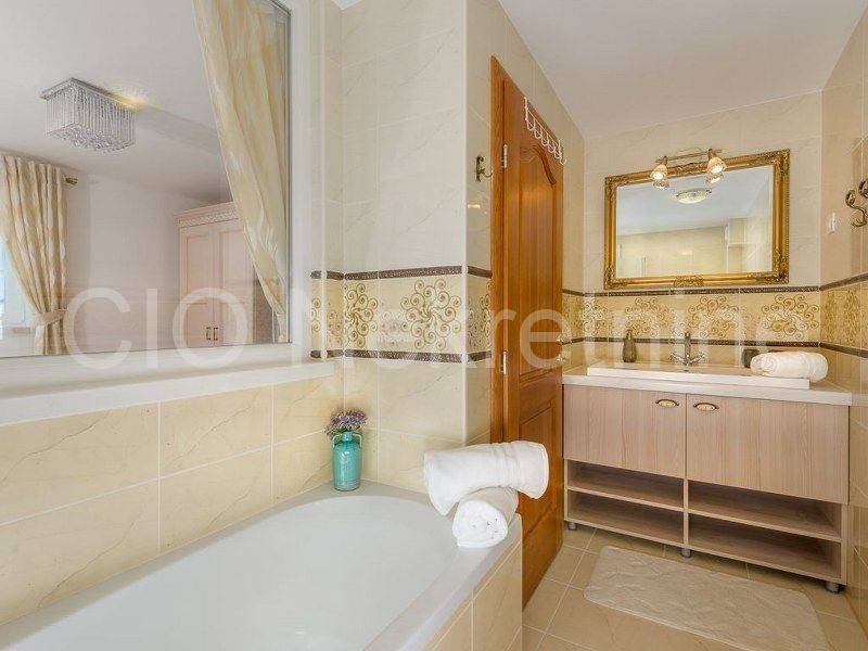 Luxury villa, Sale, Dugi rat, Jesenice