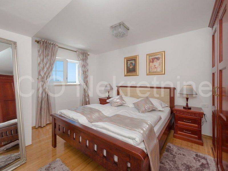 Luxury villa, Sale, Dugi rat, Jesenice