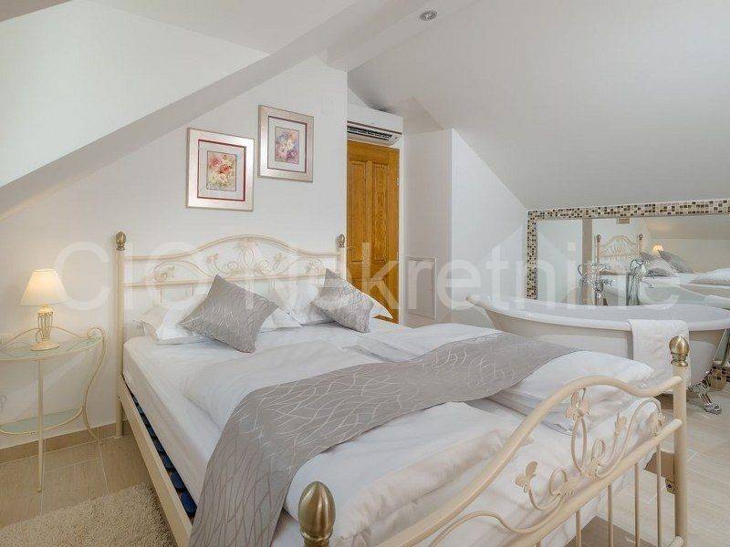 Luxury villa, Sale, Dugi rat, Jesenice