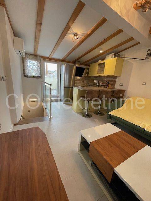 Split-level flat in a house, Sale, Split, Split