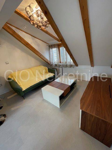 Split-level flat in a house, Sale, Split, Split