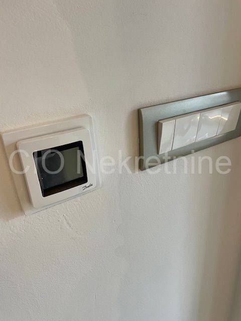 Split-level flat in a house, Sale, Split, Split