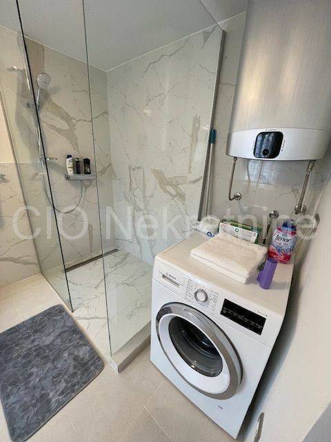 Split-level flat in a house, Sale, Split, Split