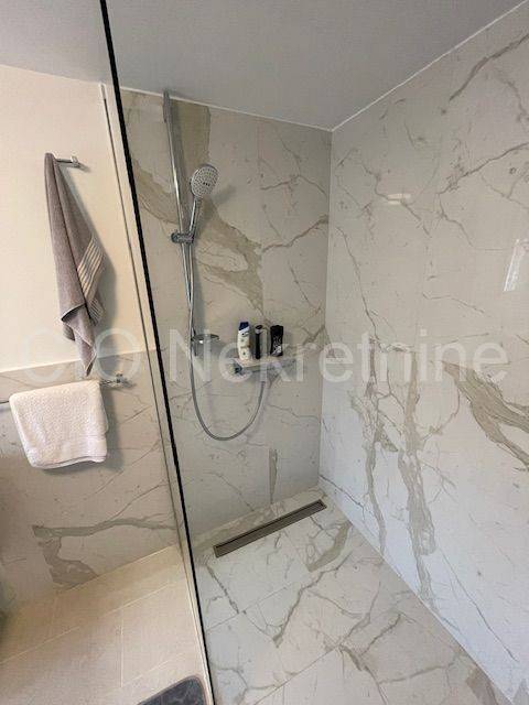 Split-level flat in a house, Sale, Split, Split