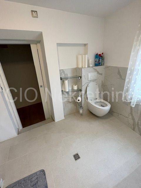 Split-level flat in a house, Sale, Split, Split