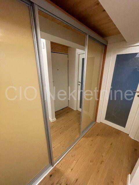 Split-level flat in a house, Sale, Split, Split