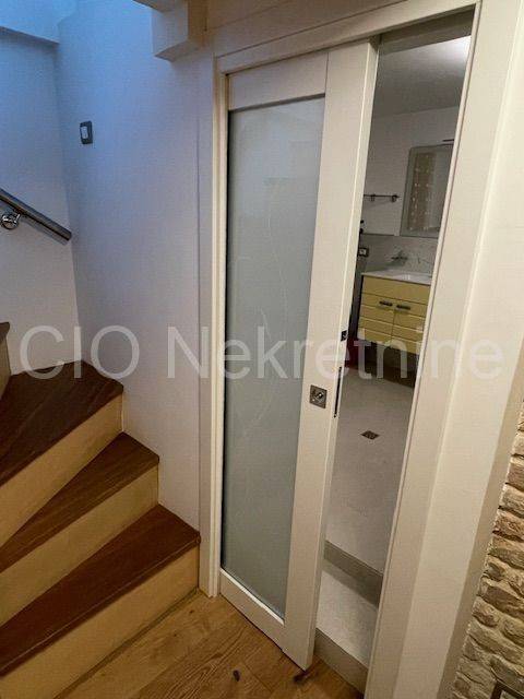 Split-level flat in a house, Sale, Split, Split