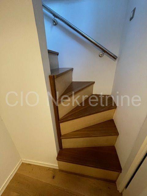 Split-level flat in a house, Sale, Split, Split