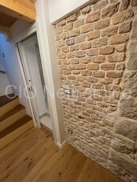 Split-level flat in a house, Sale, Split, Split