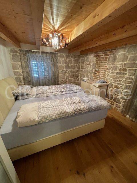 Split-level flat in a house, Sale, Split, Split
