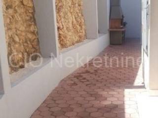 Apartmant house, Sale, Okrug, Okrug Gornji