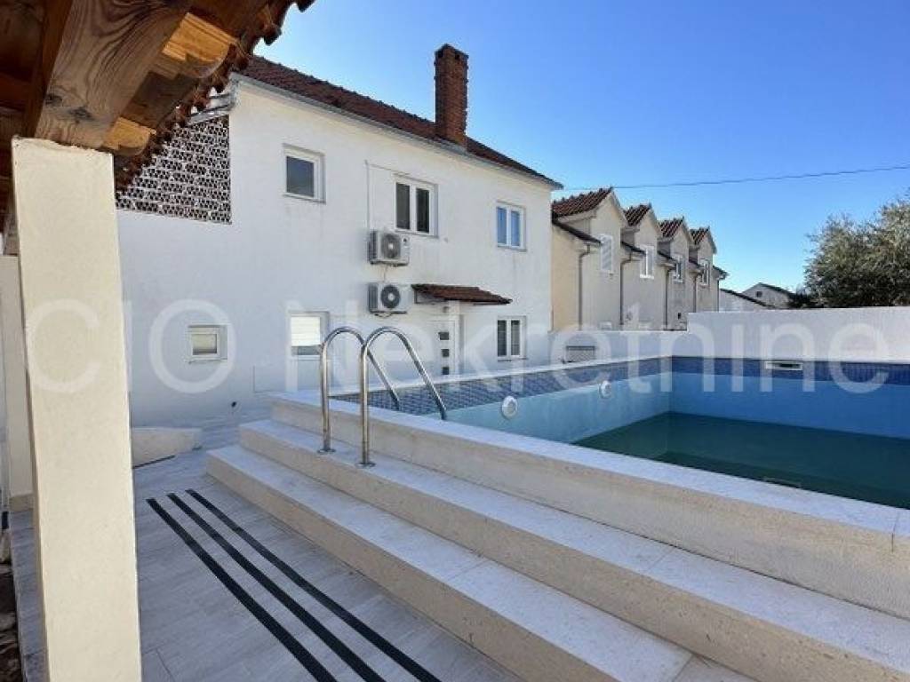 House with apartments, Sale, Milna, Milna