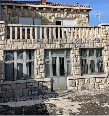 Semi-detached house, Sale, Split, Split