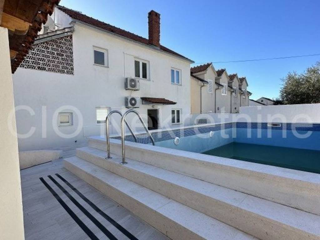 House with apartments, Sale, Milna, Milna