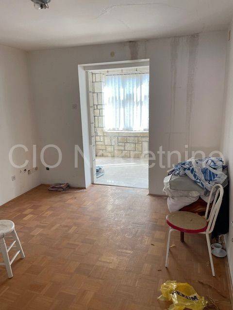 Semi-detached house, Sale, Split, Split