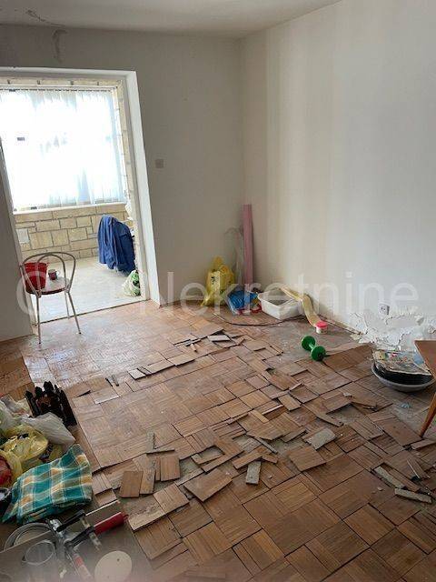Semi-detached house, Sale, Split, Split