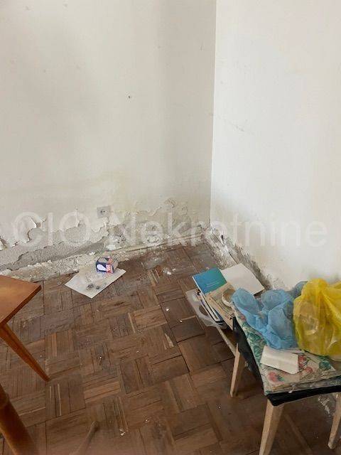 Semi-detached house, Sale, Split, Split