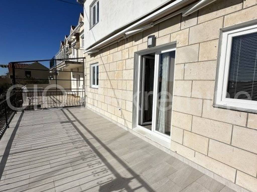 House with apartments, Sale, Milna, Milna