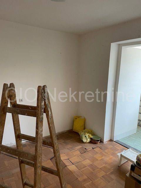 Semi-detached house, Sale, Split, Split