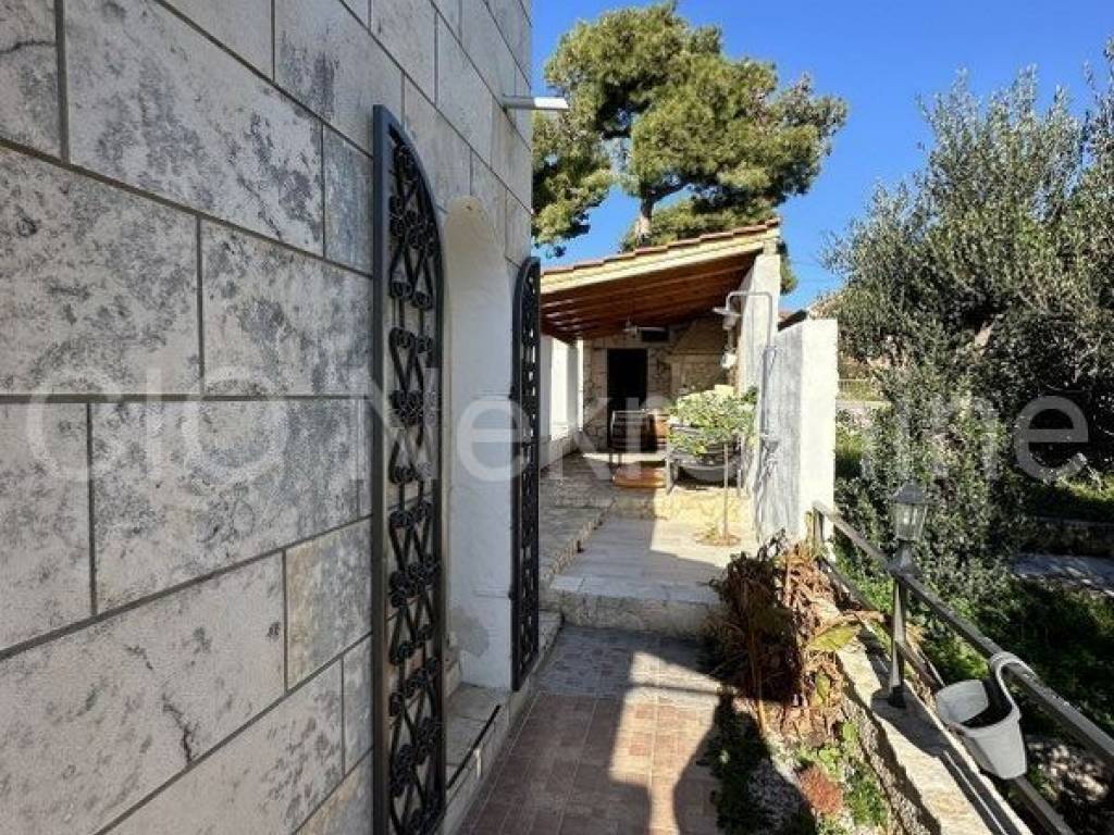 House with apartments, Sale, Milna, Milna