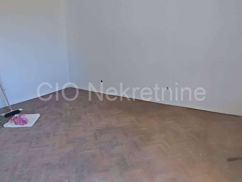 Flat in a building, Sale, Split, Split