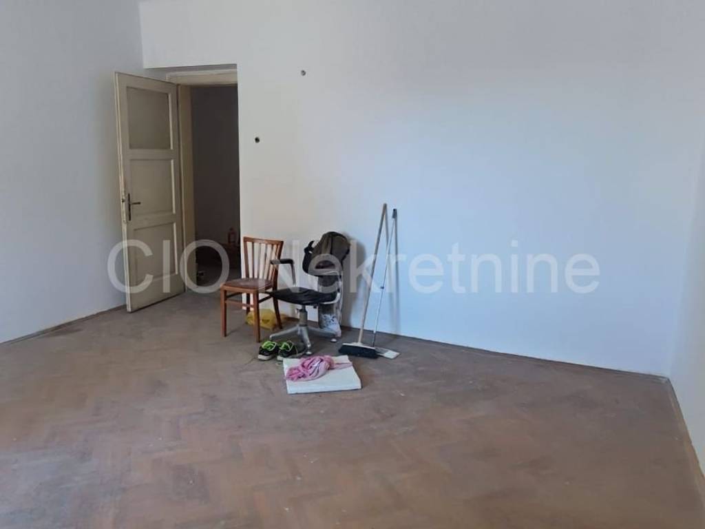 Flat in a building, Sale, Split, Split