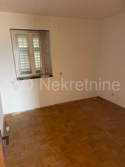 Semi-detached house, Sale, Split, Split