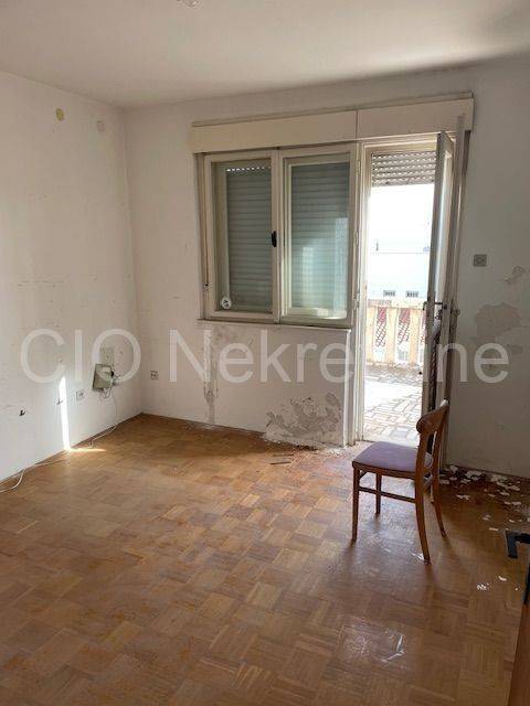 Semi-detached house, Sale, Split, Split