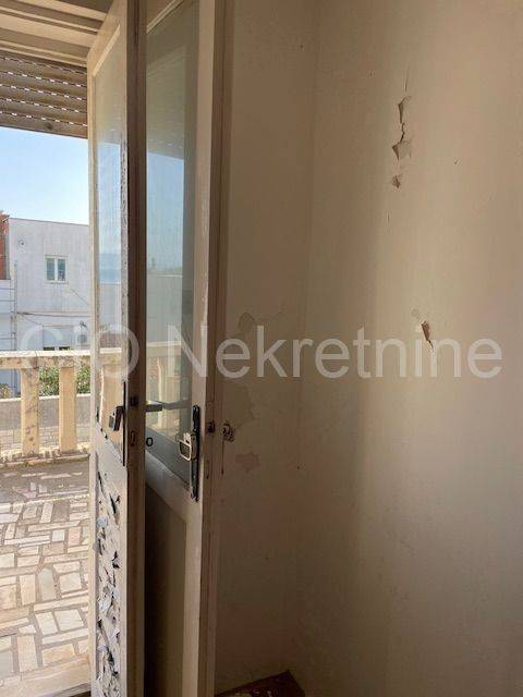 Semi-detached house, Sale, Split, Split