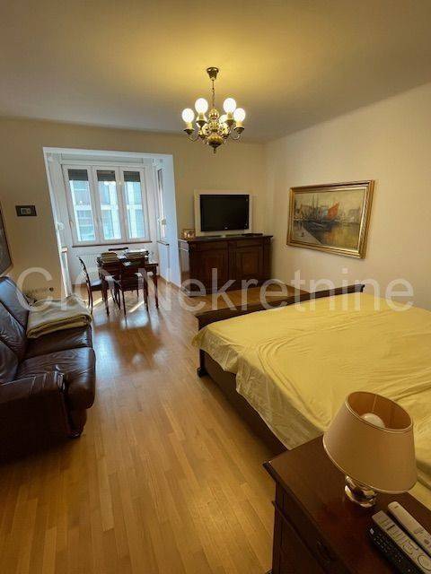 Flat in a building, Sale, Split, Split
