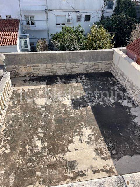 Semi-detached house, Sale, Split, Split