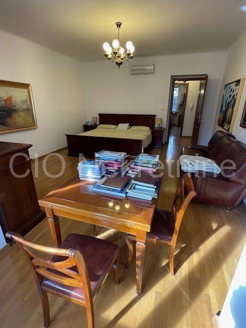Flat in a building, Sale, Split, Split