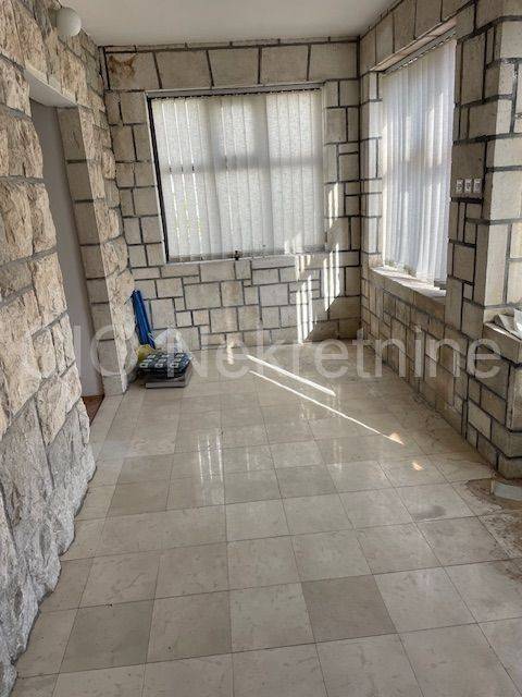Semi-detached house, Sale, Split, Split