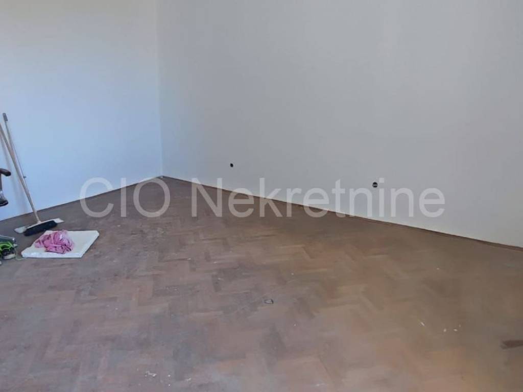 Flat in a building, Sale, Split, Split