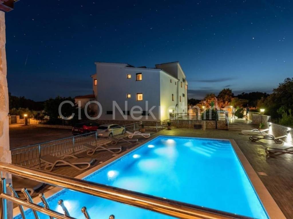 House with apartments, Sale, Marina, Vinišće