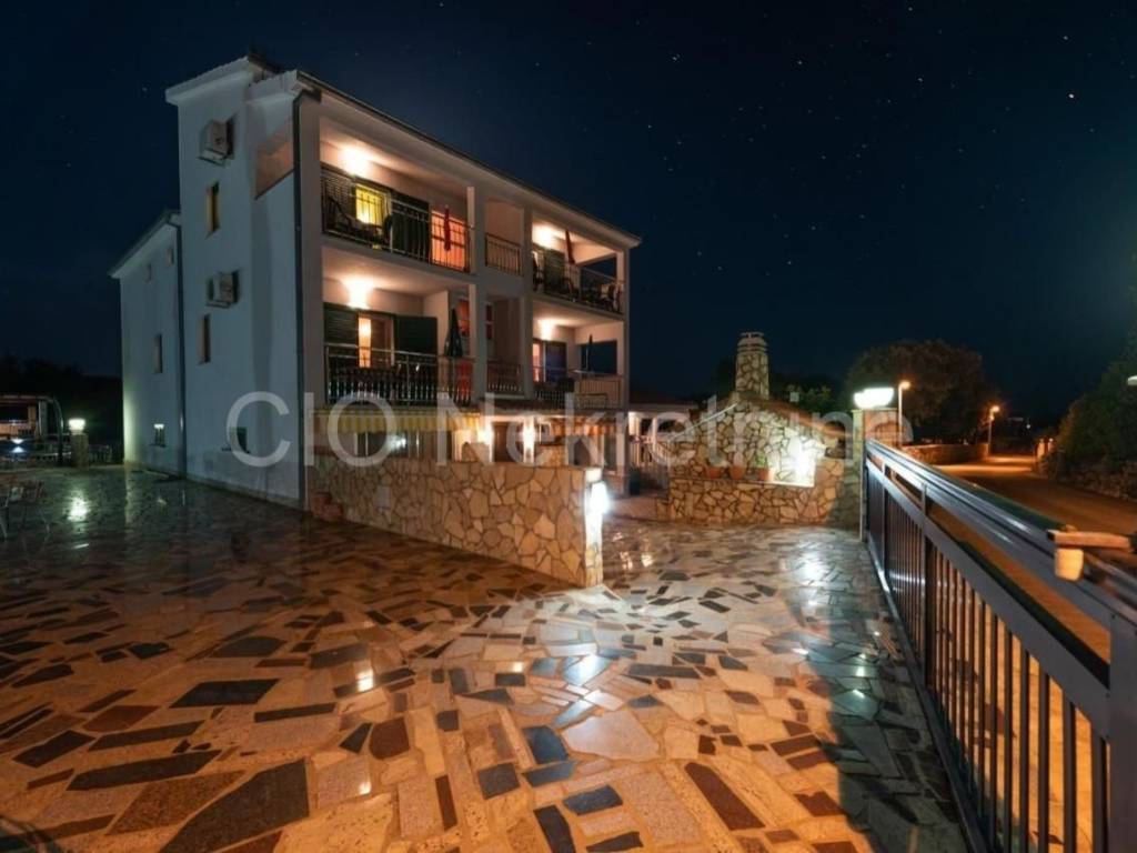 House with apartments, Sale, Marina, Vinišće