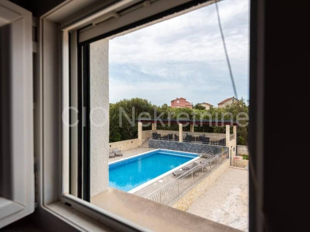 House with apartments, Sale, Marina, Vinišće