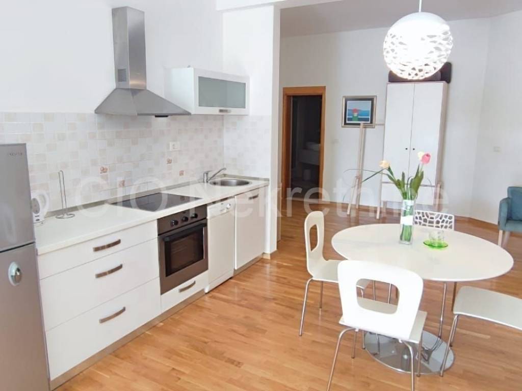 Flat in a building, Sale, Split, Split