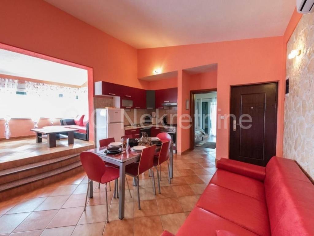 House with apartments, Sale, Marina, Vinišće