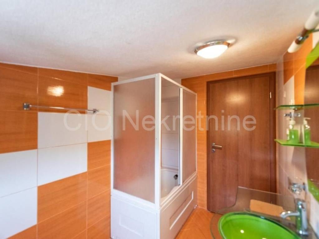 House with apartments, Sale, Marina, Vinišće